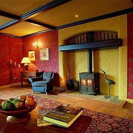 Whitegates Pub & Accommodation Killarney Exterior photo